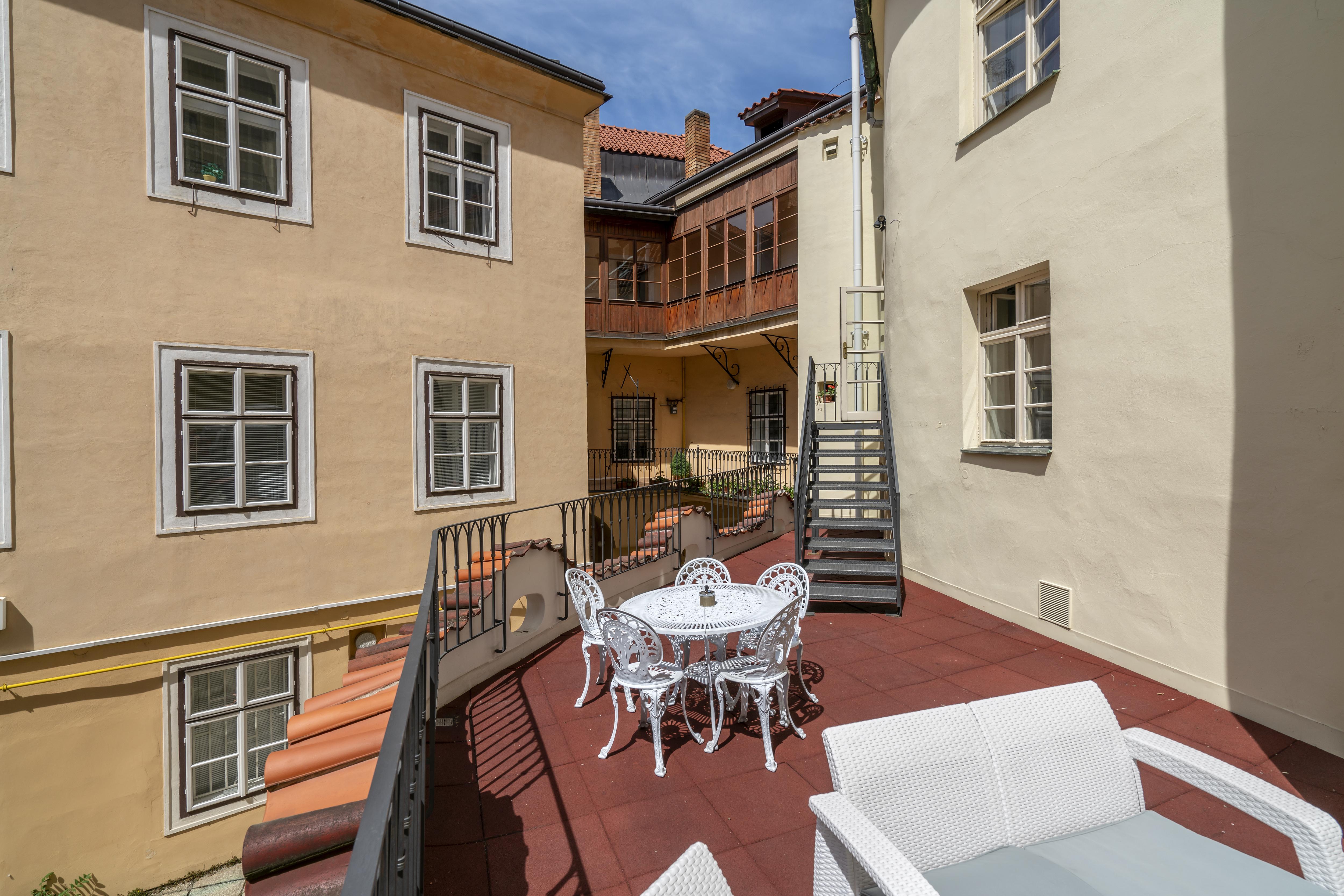 Old Town - Aparthotel Michalska Prag Exteriör bild