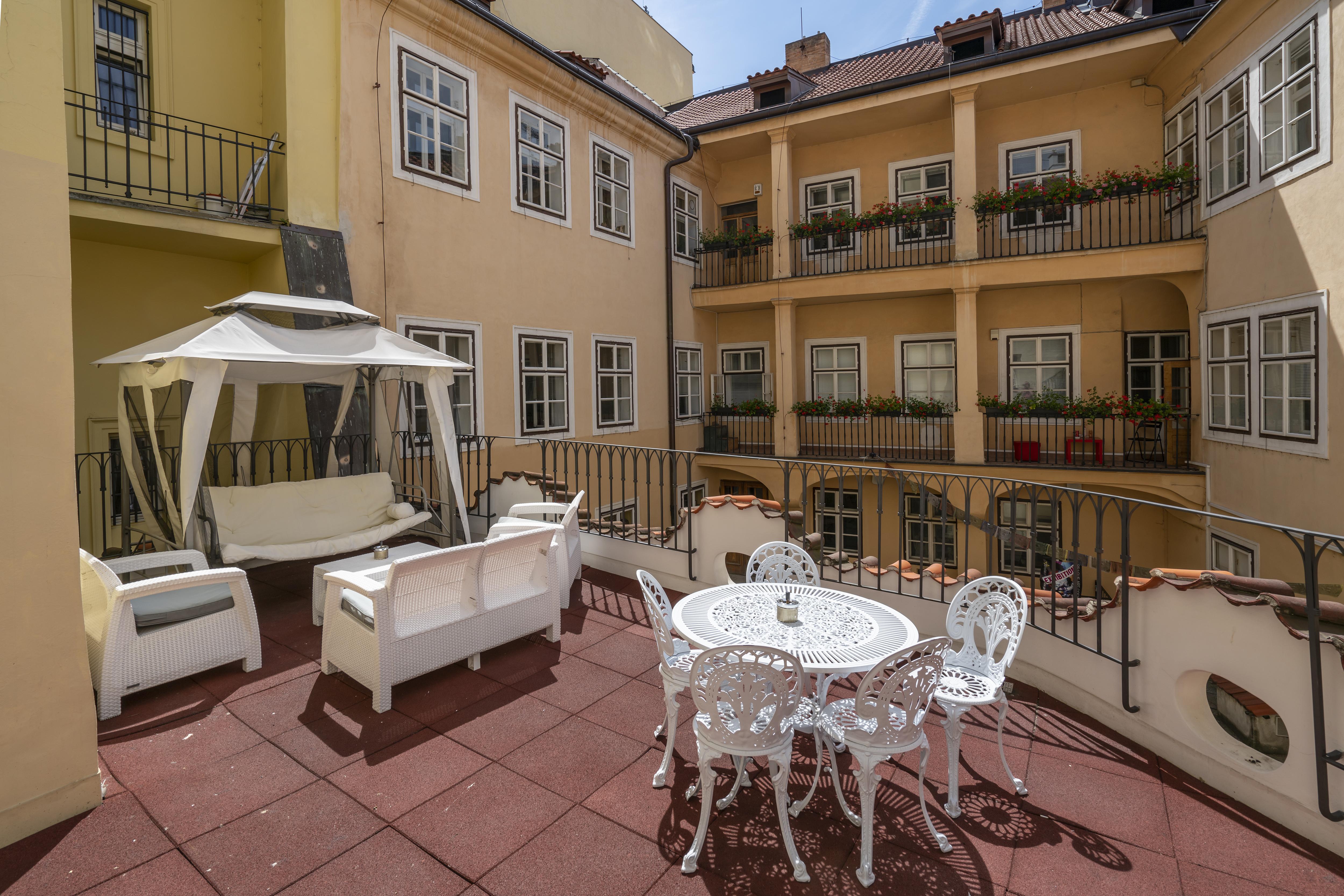 Old Town - Aparthotel Michalska Prag Exteriör bild