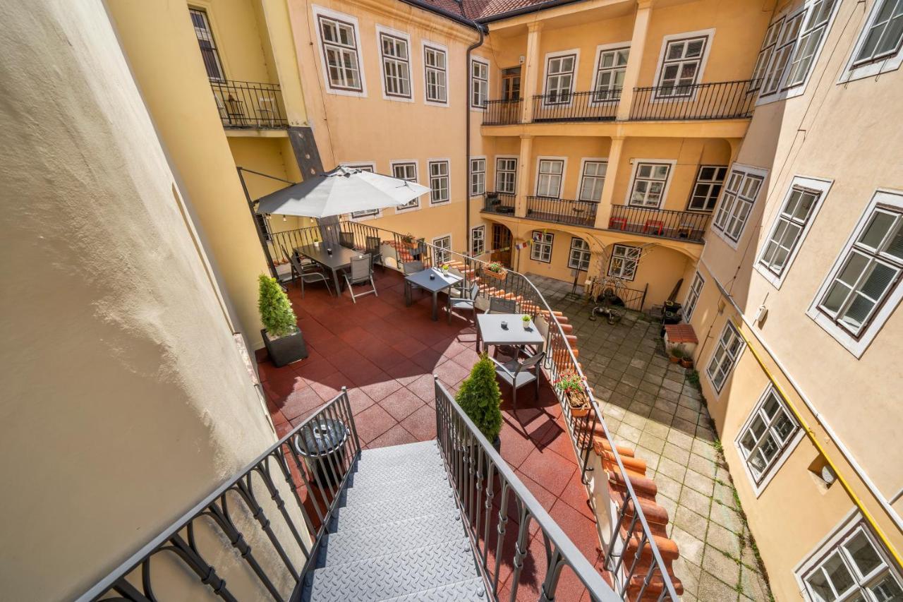 Old Town - Aparthotel Michalska Prag Exteriör bild