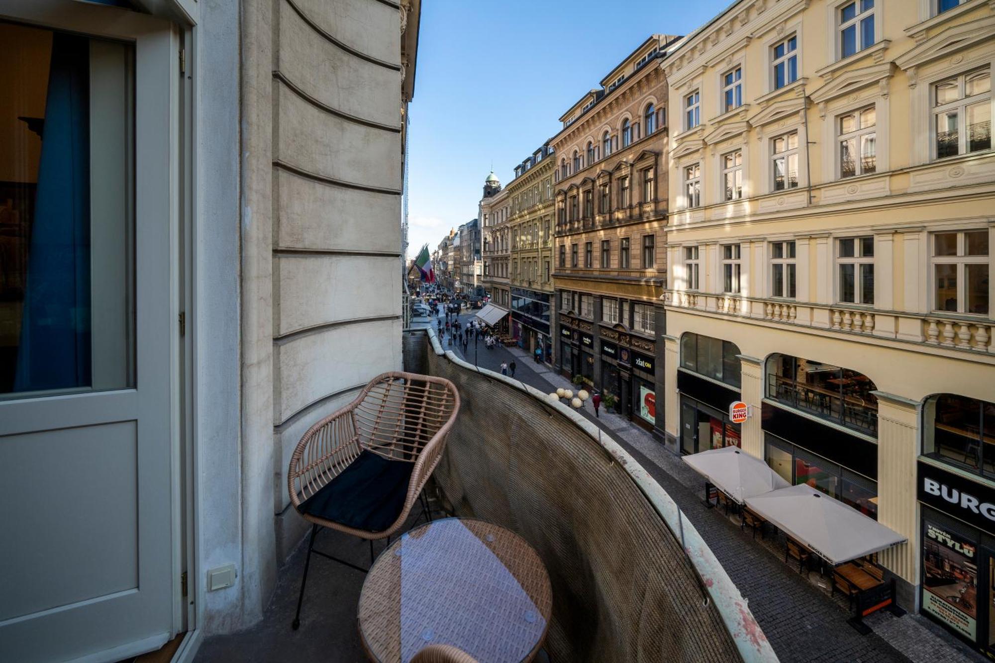 Old Town - Aparthotel Michalska Prag Exteriör bild