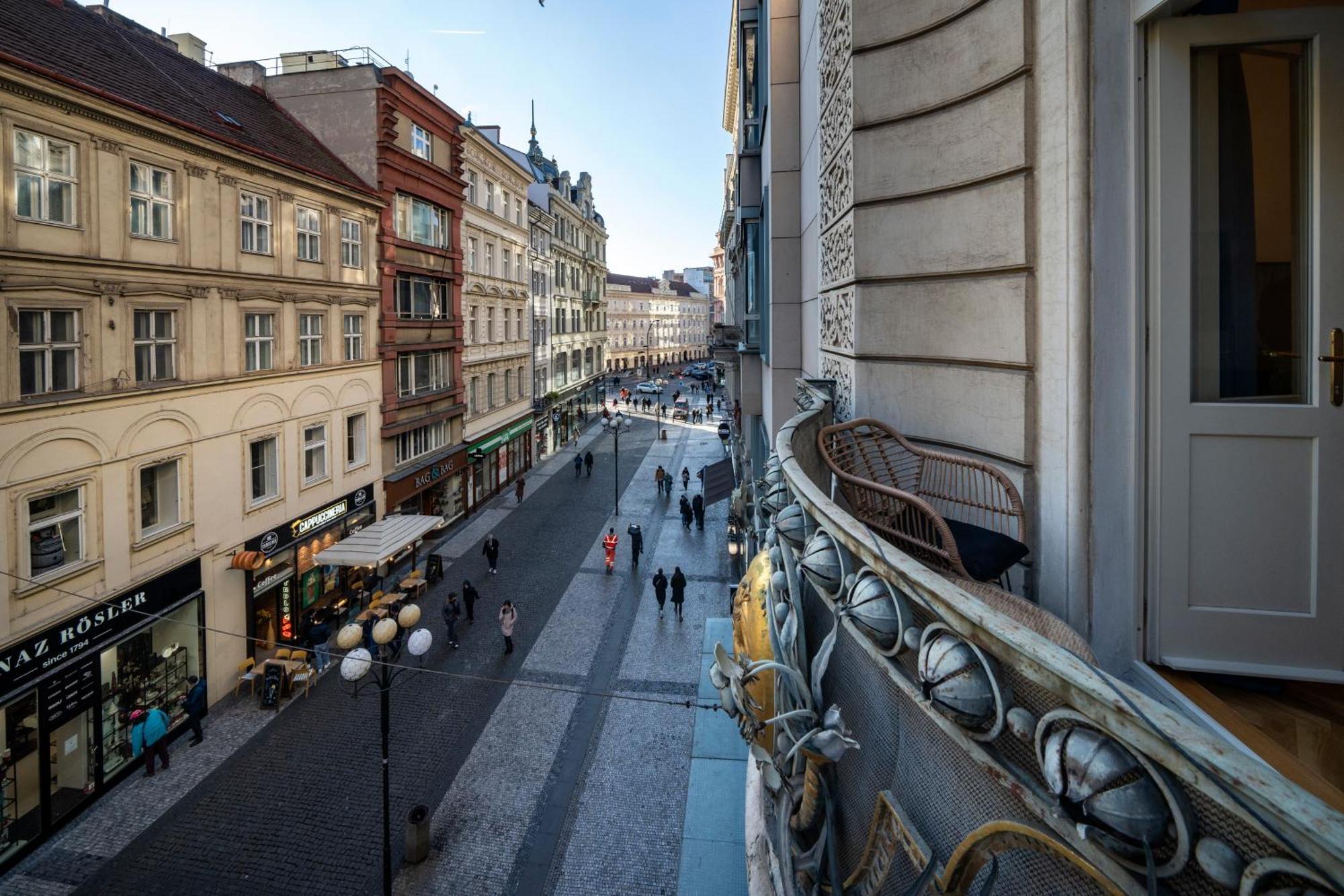 Old Town - Aparthotel Michalska Prag Exteriör bild