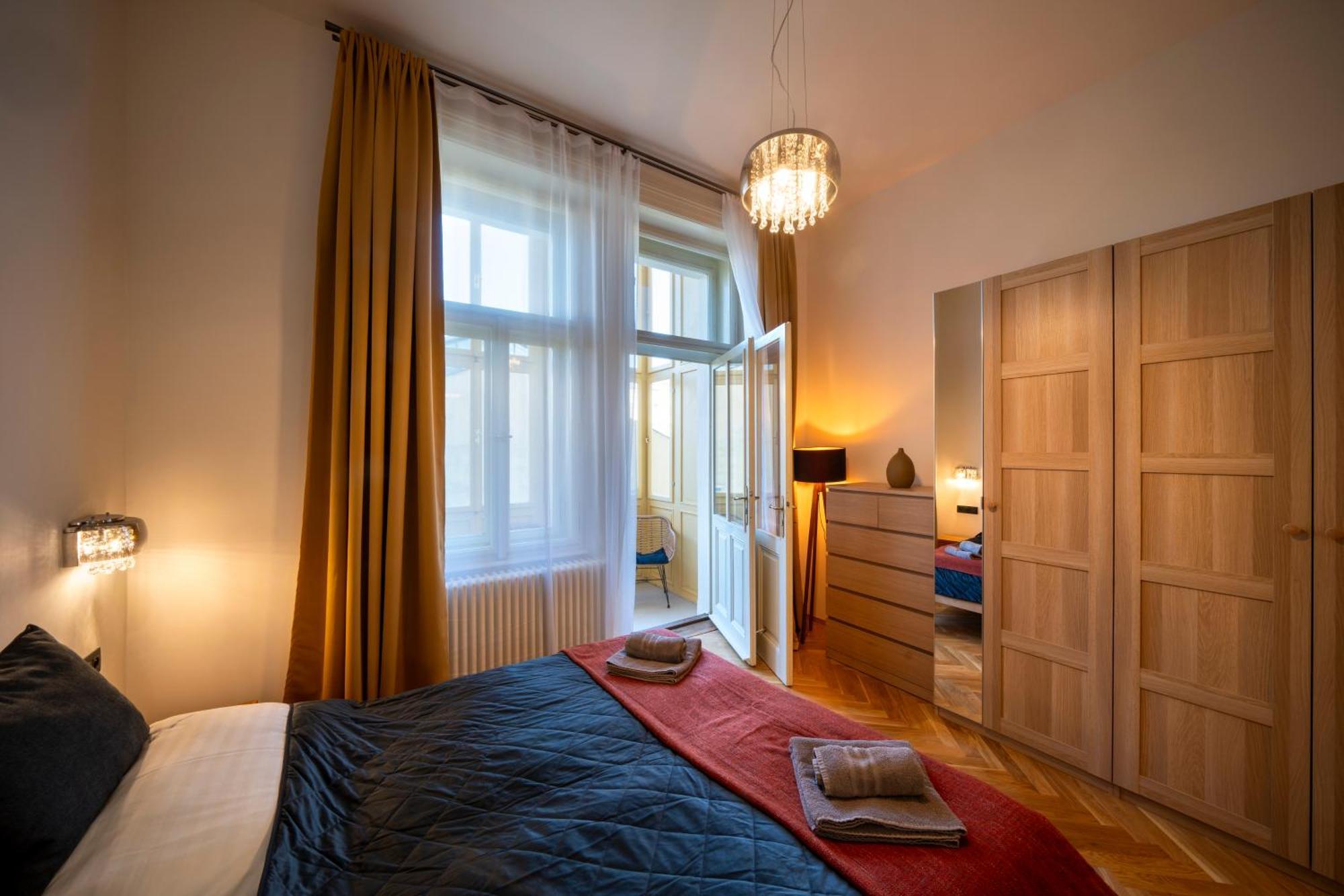 Old Town - Aparthotel Michalska Prag Exteriör bild